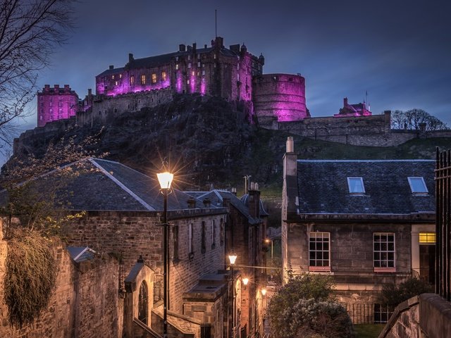Обои ночь, фонари, город, дома, шотландия, замки, эдинбургский замок, night, lights, the city, home, scotland, locks, edinburgh castle разрешение 4000x2720 Загрузить