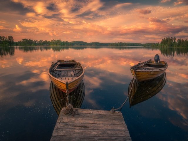 Обои небо, облака, деревья, озеро, отражение, лодки, причал, норвегия, the sky, clouds, trees, lake, reflection, boats, pier, norway разрешение 2000x1335 Загрузить