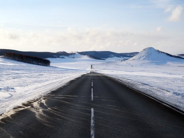 Обои дорога, горы, снег, зима, горизонт, road, mountains, snow, winter, horizon разрешение 1920x1282 Загрузить