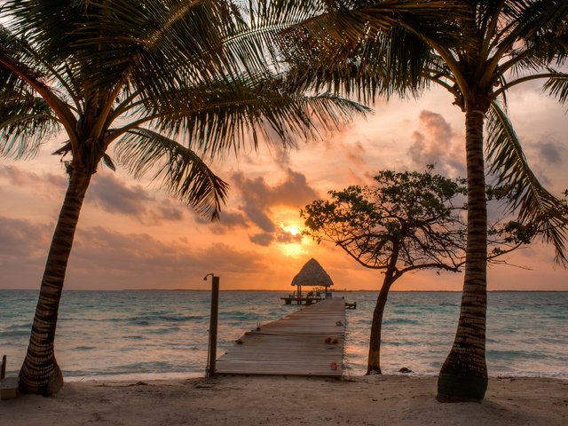 Обои небо, облака, солнце, песок, пляж, пирс, пальмы, the sky, clouds, the sun, sand, beach, pierce, palm trees разрешение 2048x1363 Загрузить