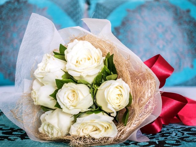 Обои цветы, розы, букет, белые, лента, упаковка, flowers, roses, bouquet, white, tape, packaging разрешение 2560x1670 Загрузить