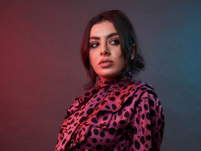 Обои девушка, портрет, брюнетка, взгляд, лицо, певица, charli xcx, шарлотта эмма эйтчисон, charlotte emma aitchison, girl, portrait, brunette, look, face, singer, charlotte emma, atchison разрешение 5722x3820 Загрузить