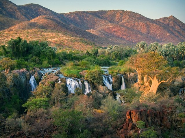 Обои деревья, река, горы, камни, кусты, водопад, angola, oncocua, trees, river, mountains, stones, the bushes, waterfall разрешение 2560x1755 Загрузить