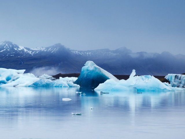 Обои горы, пейзаж, море, лёд, исландия, ледник, ледниковая лагуна, mountains, landscape, sea, ice, iceland, glacier, the glacial lagoon разрешение 1920x1080 Загрузить