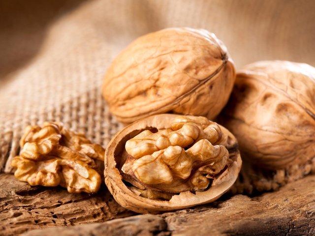 Обои орехи, макро, зерна, скорлупа, мешковина, грецкий орех, nuts, macro, grain, shell, burlap, walnut разрешение 2554x1600 Загрузить