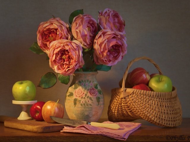 Обои цветы, розы, фрукты, яблоки, букет, нож, корзинка, натюрморт, flowers, roses, fruit, apples, bouquet, knife, basket, still life разрешение 2000x1333 Загрузить