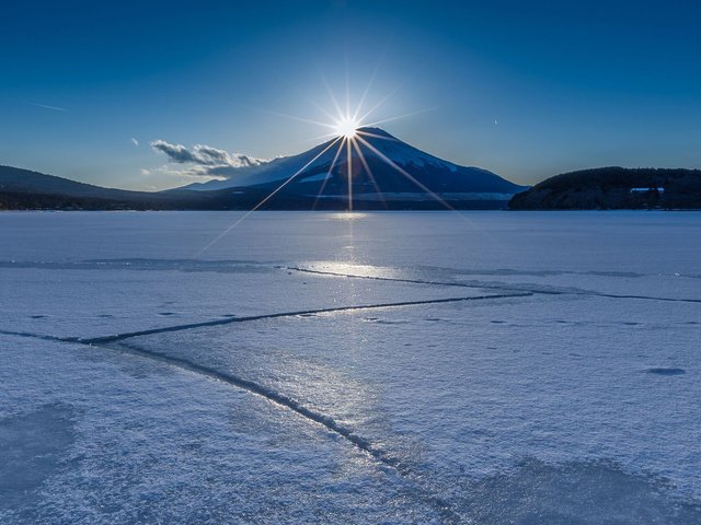 Обои вечер, озеро, пейзаж, лёд, вулкан, the evening, lake, landscape, ice, the volcano разрешение 1920x1200 Загрузить