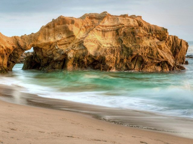 Обои скалы, волны, пейзаж, море, пляж, rocks, wave, landscape, sea, beach разрешение 2880x1800 Загрузить