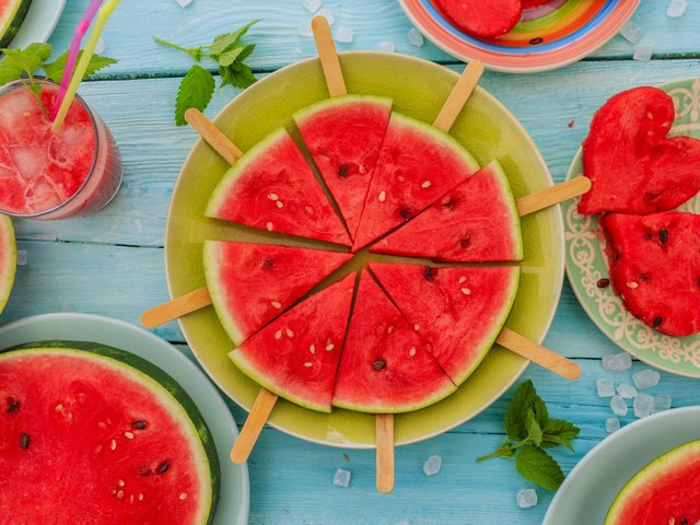 Обои напиток, лёд, арбуз, дольки, стакан, палочки, drink, ice, watermelon, slices, glass, sticks разрешение 1920x1200 Загрузить