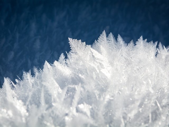 Обои снег, природа, зима, кристаллы, крупным планом, snow, nature, winter, crystals, closeup разрешение 2000x1333 Загрузить