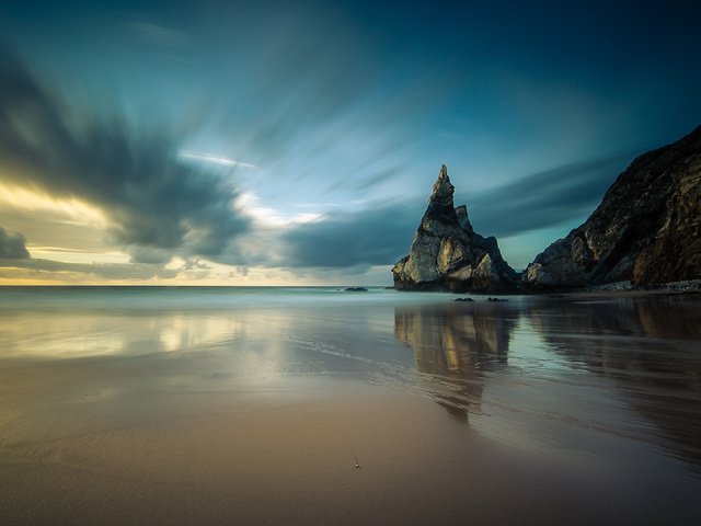 Обои небо, португали, облака, морской пейзаж, скалы, marco lemos, ursa beach, берег, море, песок, пляж, горизонт, the sky, portugal, clouds, seascape, rocks, shore, sea, sand, beach, horizon разрешение 3840x2160 Загрузить