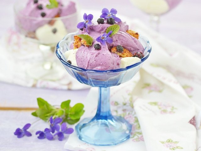 Обои цветы, мороженое, черника, сладкое, печенье, десерт, flowers, ice cream, blueberries, sweet, cookies, dessert разрешение 2050x1453 Загрузить