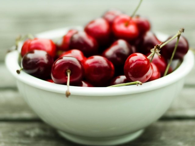 Обои черешня, ягоды, вишня, пиала, cherry, berries, bowl разрешение 2560x1600 Загрузить