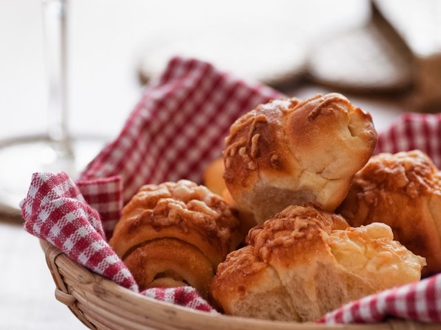 Обои салфетка, выпечка, корзинка, булочки, сдоба, napkin, cakes, basket, buns, muffin разрешение 1920x1300 Загрузить