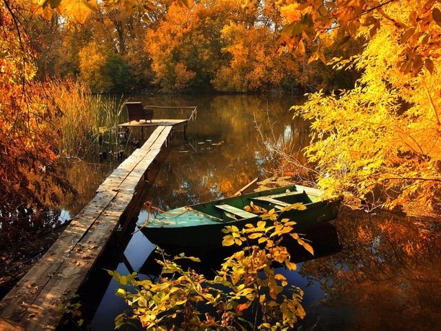 Обои деревья, желтая листва, вода, озеро, природа, мостик, осень, лодка, заводь, trees, yellow foliage, water, lake, nature, the bridge, autumn, boat, backwater разрешение 1920x1243 Загрузить