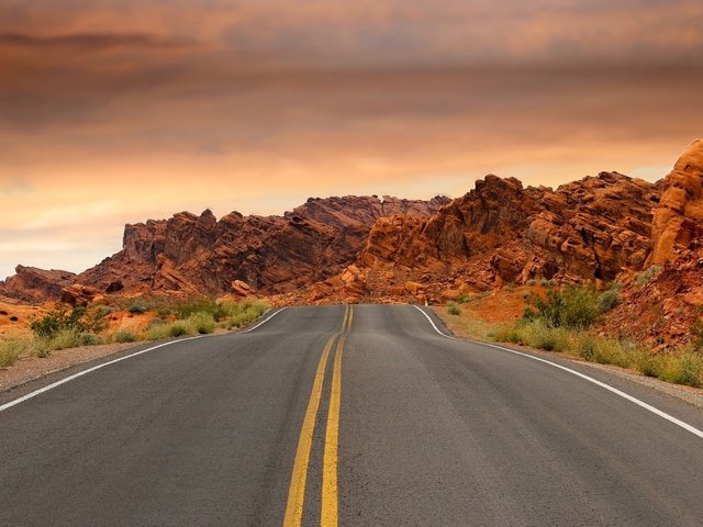 Обои небо, национальный парк, дорога, долина огня, облака, valley of fire state park, камни, пустыня, сша, невада, шоссе, the sky, national park, road, valley of fire, clouds, stones, desert, usa, nevada, highway разрешение 1920x1280 Загрузить