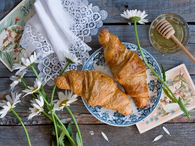 Обои цветы, салфетка, мед, круассаны, домашний завтрак, flowers, napkin, honey, croissants, homemade breakfast разрешение 1920x1200 Загрузить