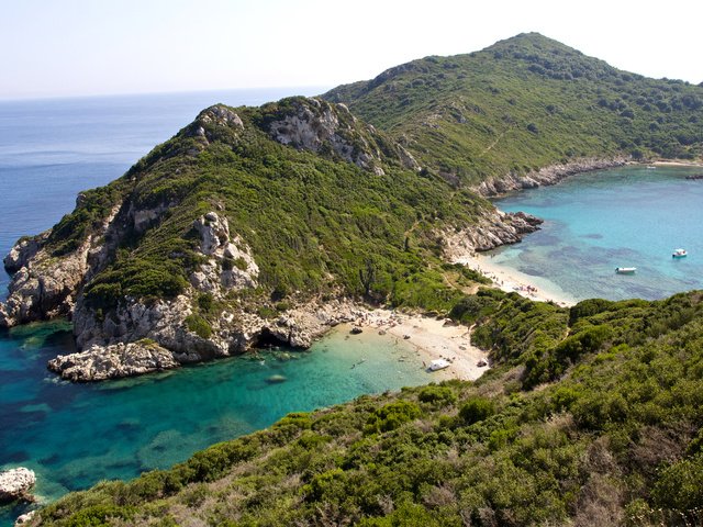 Обои скалы, камни, море, горизонт, побережье, греция, керкира, rocks, stones, sea, horizon, coast, greece, corfu разрешение 4200x2800 Загрузить