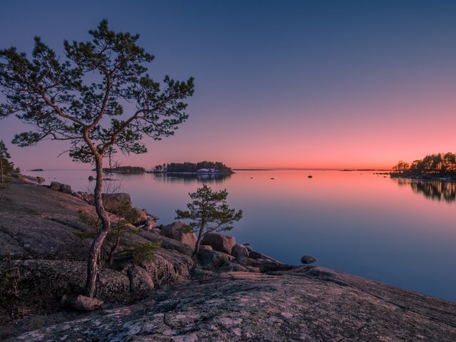 Обои деревья, камни, закат, остров, финляндия, финский залив, trees, stones, sunset, island, finland, gulf of finland разрешение 2048x1367 Загрузить