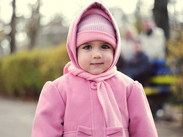 Обои взгляд, дети, девочка, лицо, ребенок, шапка, пальто, look, children, girl, face, child, hat, coat разрешение 2560x1700 Загрузить