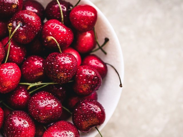 Обои черешня, ягоды, вишня, тарелка, капли воды, cherry, berries, plate, water drops разрешение 4591x3061 Загрузить