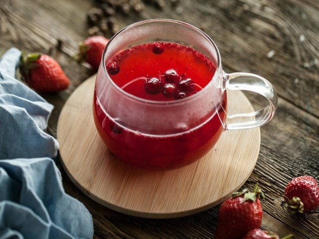 Обои напиток, клубника, ягоды, чашка, чай, брусника, drink, strawberry, berries, cup, tea, cranberries разрешение 3000x1972 Загрузить