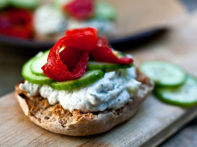 Обои бутерброд, хлеб, овощи, перец, огурец, крем, sandwich, bread, vegetables, pepper, cucumber, cream разрешение 2000x1333 Загрузить