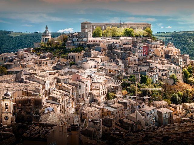 Обои город, италия, сицилия, рагуза, the city, italy, sicily, ragusa разрешение 2560x1440 Загрузить