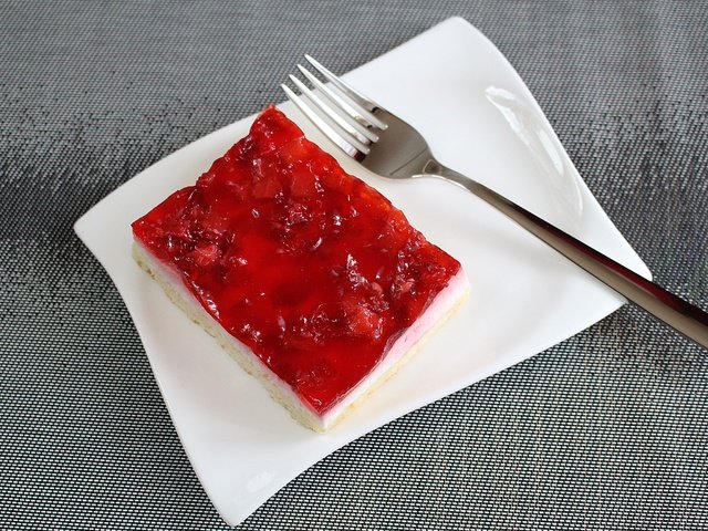 Обои малина, клубника, вилка, ягоды, десерт, кусок, чизкейк, блюдо, raspberry, strawberry, plug, berries, dessert, piece, cheesecake, dish разрешение 5184x3456 Загрузить