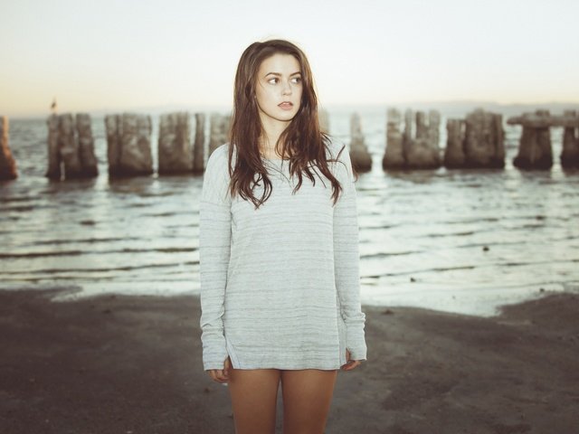 Обои девушка, море, пляж, ноги, певица, наскальные, meg myers, girl, sea, beach, feet, singer, rock разрешение 5000x3333 Загрузить