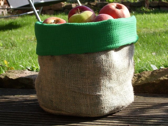 Обои трава, фрукты, яблоки, осень, мешок, витамины, урожай, плоды, grass, fruit, apples, autumn, bag, vitamins, harvest разрешение 3072x1728 Загрузить