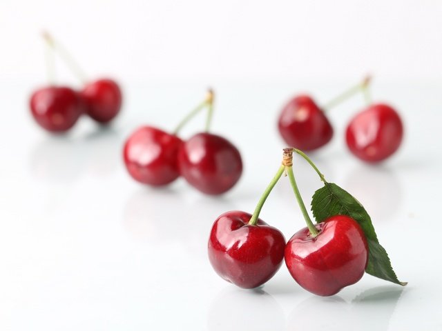 Обои черешня, ягоды, белый фон, вишня, cherry, berries, white background разрешение 5363x3575 Загрузить