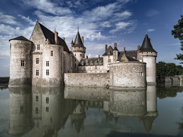 Обои небо, замок, франция, chateau de sully sur loire, замок сюлли-сюр-луар, сюлли-сюр-луар, the sky, castle, france, the castle of sully-sur-loire, sully-sur-loire разрешение 2560x1733 Загрузить