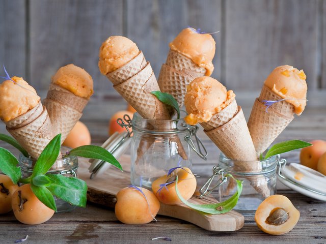 Обои мороженое, фрукты, абрикосы, вафельные рожки, ice cream, fruit, apricots, ice cream cones разрешение 4211x2610 Загрузить