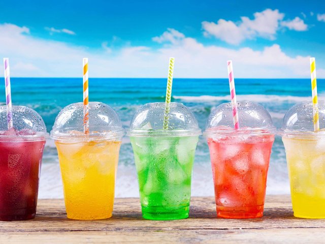 Обои пляж, лёд, напитки, стаканы, beach, ice, drinks, glasses разрешение 2880x1800 Загрузить