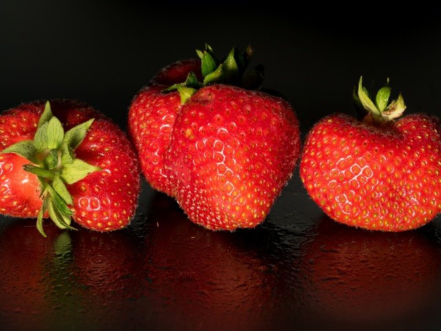 Обои фон, капли, клубника, ягоды, background, drops, strawberry, berries разрешение 3840x2208 Загрузить
