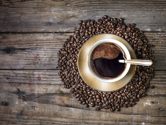 Обои кофе, чашка, кофейные зерна, деревянная поверхность, coffee, cup, coffee beans, wooden surface разрешение 5472x3648 Загрузить