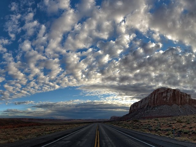 Обои небо, дорога, облака, природа, пейзаж, поле, пустыня, гора, the sky, road, clouds, nature, landscape, field, desert, mountain разрешение 2048x1110 Загрузить