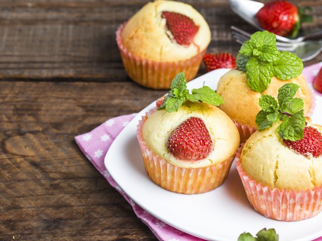 Обои клубника, выпечка, кексы, маффин, strawberry, cakes, cupcakes, muffin разрешение 5472x3648 Загрузить