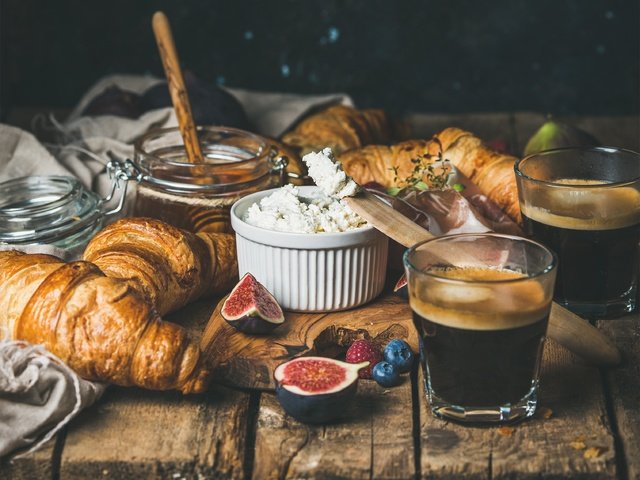 Обои еда, кофе, завтрак, мед, круассаны, инжир, food, coffee, breakfast, honey, croissants, figs разрешение 3032x3030 Загрузить