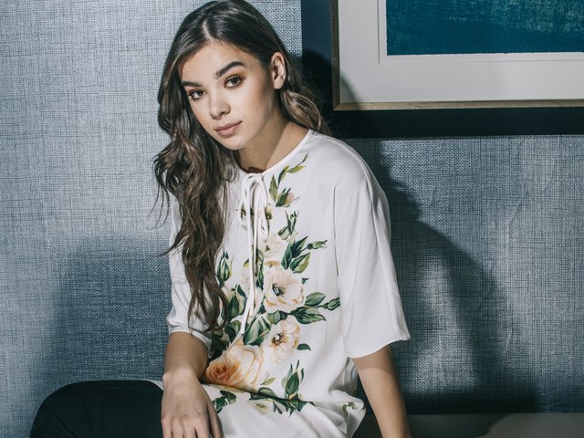 Обои девушка, взгляд, модель, волосы, лицо, актриса, фотосессия, hailee steinfeld, хейли стайнфелд, haley steinfeld, girl, look, model, hair, face, actress, photoshoot разрешение 5200x2925 Загрузить