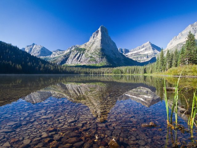 Обои небо, деревья, озеро, горы, камни, лес, монтана, the sky, trees, lake, mountains, stones, forest, montana разрешение 2560x1600 Загрузить