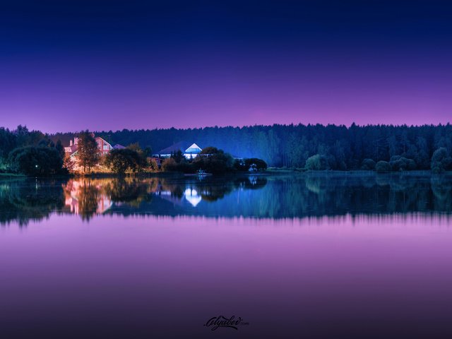 Обои небо, деревья, озеро, лес, отражение, дома, the sky, trees, lake, forest, reflection, home разрешение 6000x3375 Загрузить