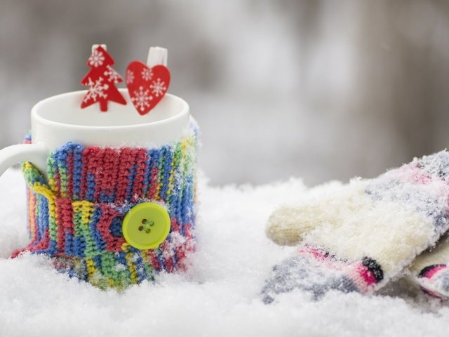 Обои снег, зима, кофе, кружка, чай, варежки, snow, winter, coffee, mug, tea, mittens разрешение 1920x1200 Загрузить