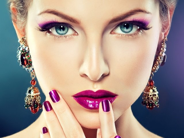 Обои девушка, взгляд, лицо, макияж, голубоглазая, girl, look, face, makeup, blue-eyed разрешение 2880x1800 Загрузить