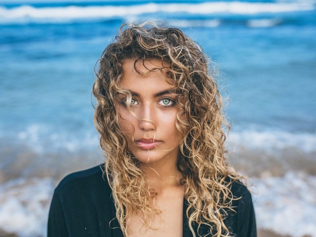 Обои девушка, взгляд, модель, лицо, вьющиеся волосы, igor rybka, girl, look, model, face, curly hair разрешение 1920x1280 Загрузить