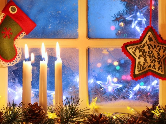 Обои свечи, новый год, окно, рождество, шишки, candles, new year, window, christmas, bumps разрешение 2880x1800 Загрузить