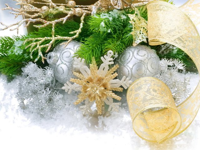 Обои новый год, шары, снежинки, праздники, рождество, еловая ветка, new year, balls, snowflakes, holidays, christmas, spruce branch разрешение 1920x1200 Загрузить