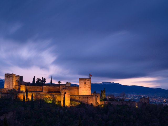 Обои архитектура, испания, освещение, провинция, гранада, architecture, spain, lighting, province, granada разрешение 2048x1210 Загрузить