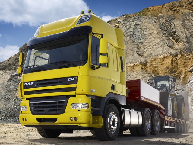 Обои пыль, спецтехника, порода, euro5, 6х2, трактор, daf cf85.460, карьер, ковш, седельный тягач, полуприцеп, даф, space cab, dust, machinery, breed, 6x2, tractor, quarry, bucket, the trailer, daf разрешение 2112x1188 Загрузить